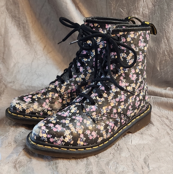 DR. MARTENS VINTAGE POINTED TOE BOOTS SZ 7 - Picture 6 of 15